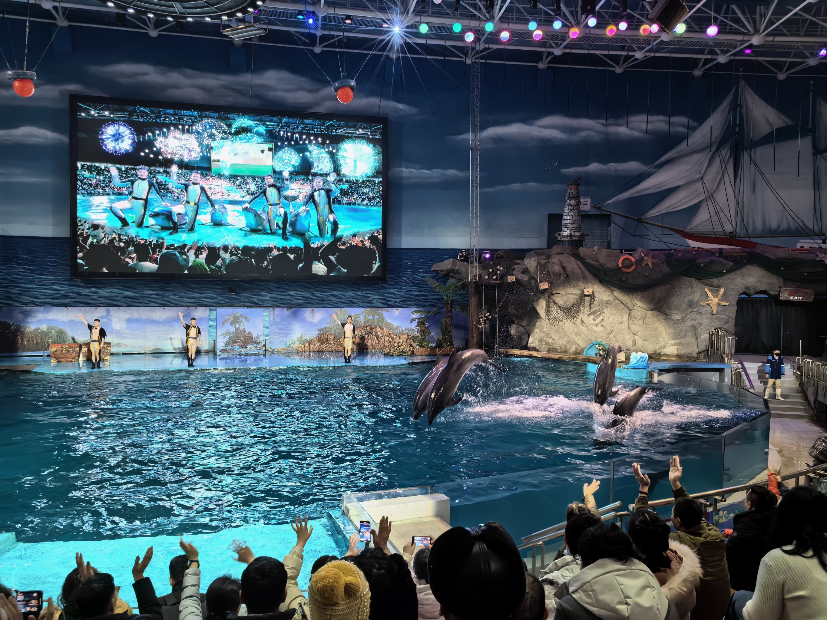 水底漫步体验，探索奇妙的海底世界