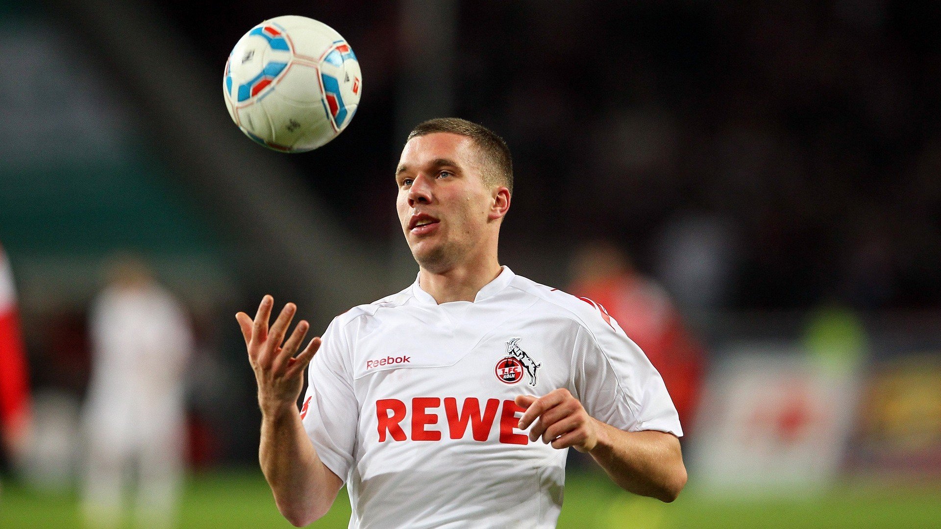 横滨水手防守稳健失球减少,横滨水手主力