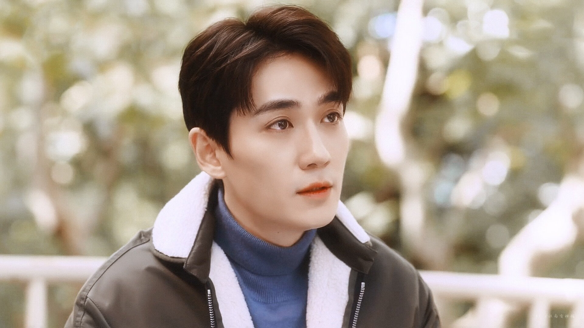 激烈竞争!豪门球队将在绿茵场上交锋,豪门足球球队