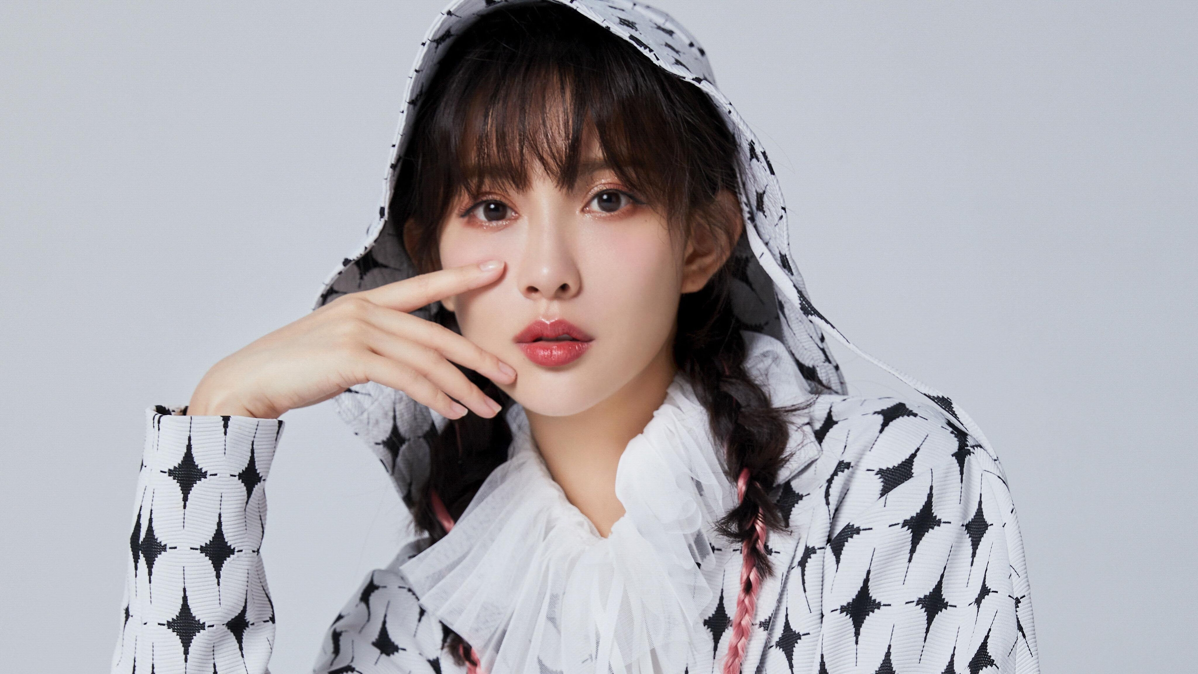 荷兰骑手 Stephane Hazeleger 在巴黎奥运会三项赛中获得第十名，展现坚韧精神。