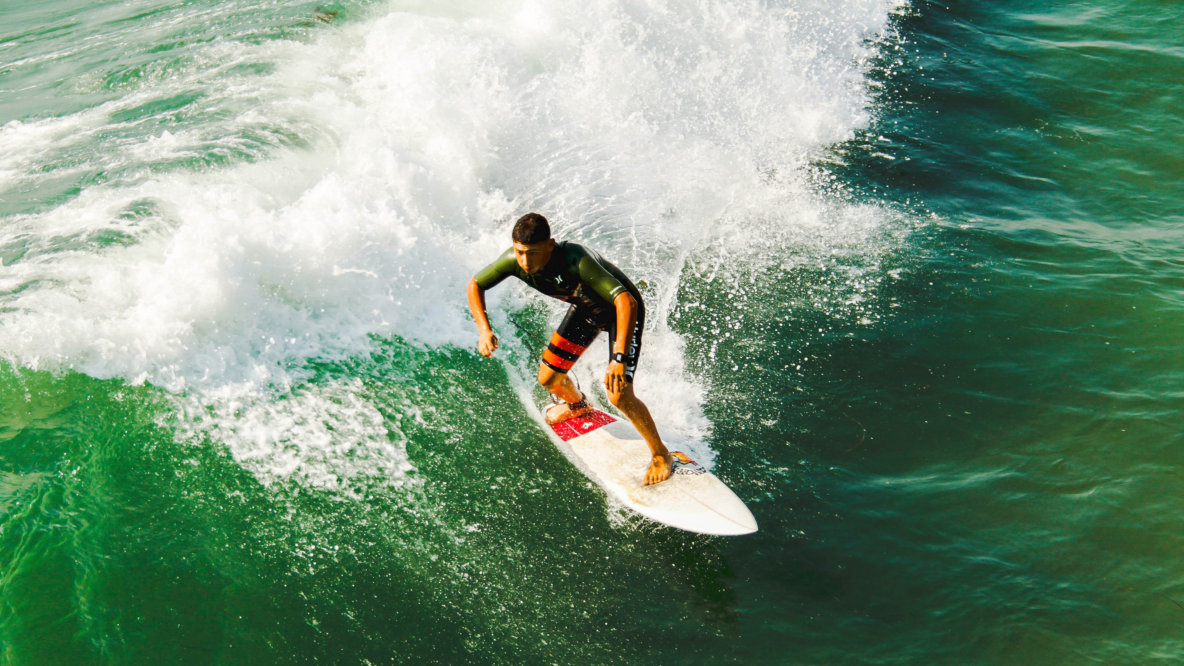 _勇士队投篮手感火热，主场狂飙三分_，勇士直臂投篮